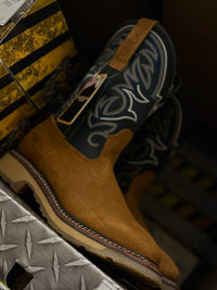 Load image into Gallery viewer, 5700 Honey
